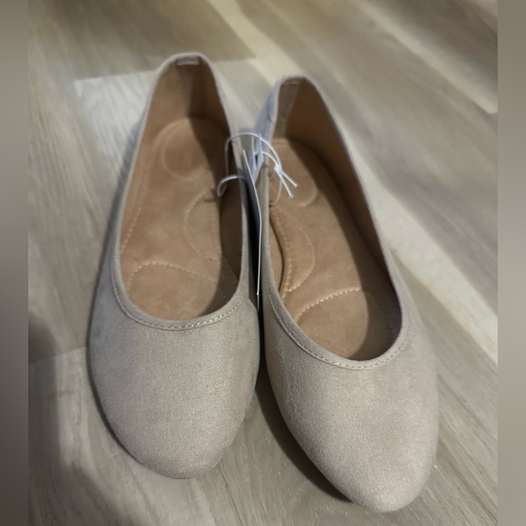 Old Navy Flats - BNWT - Size 10 - Picture 2 of 4